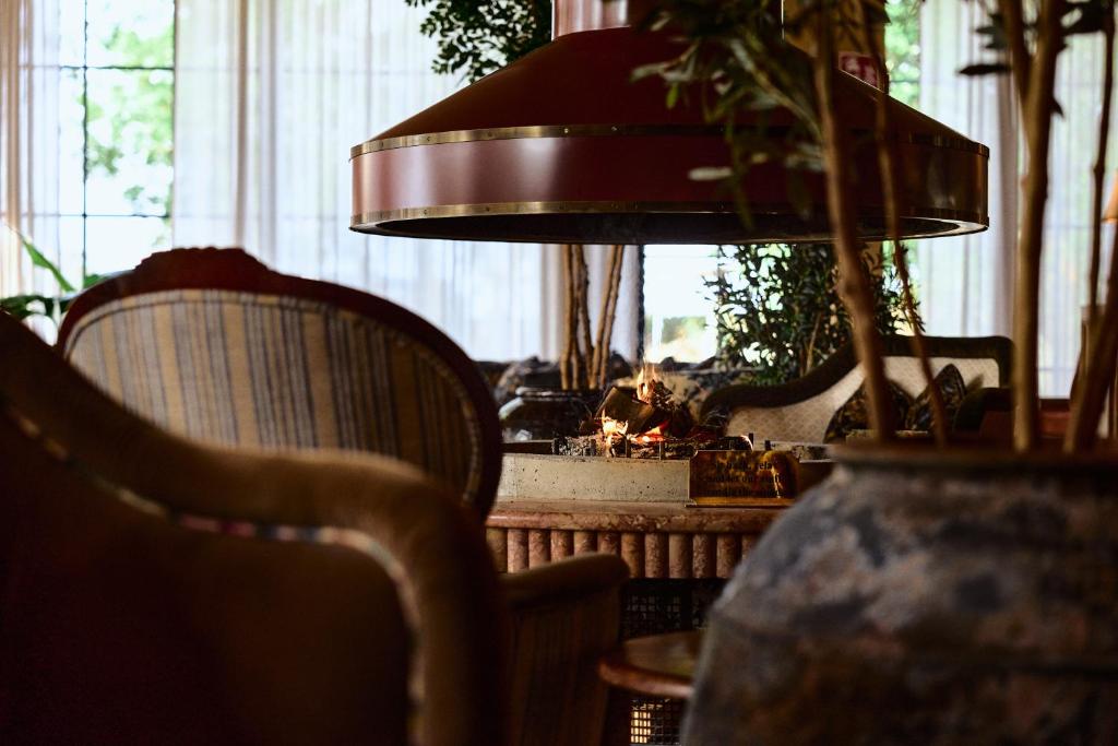 868911887